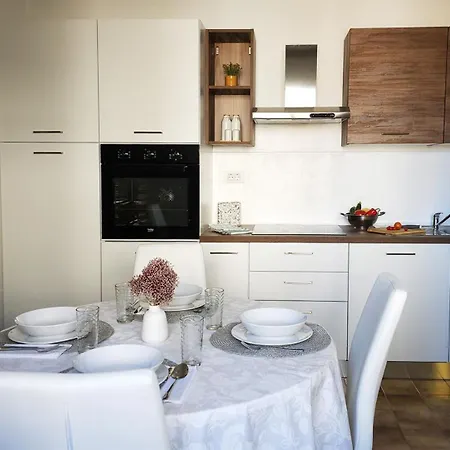 Jole - A4 -two Bedrooms - Close To The Center Poreč